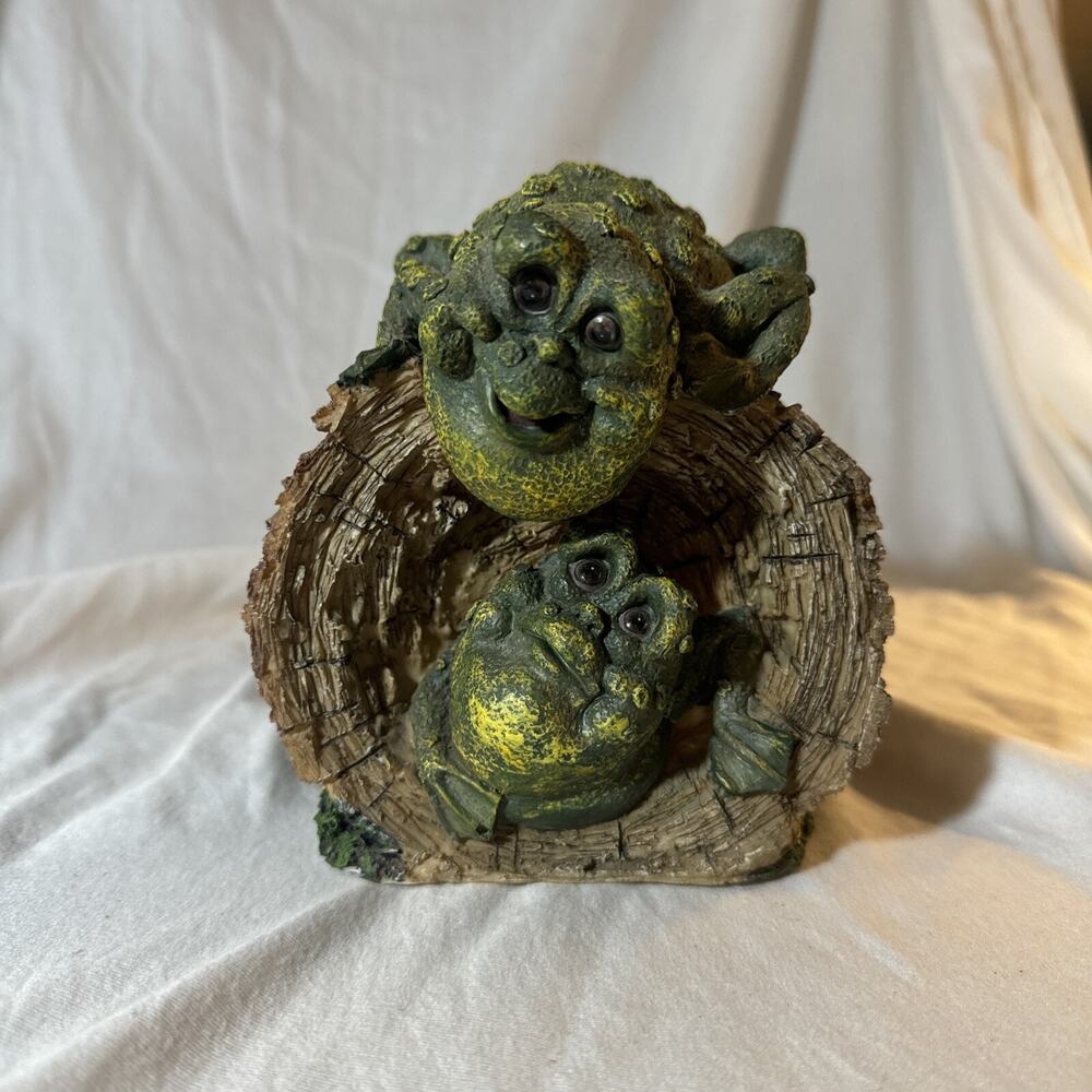 Vintage Frog Piggy Bank~ On A Log~ Resin Creepy Oddity Amazing Detail Follies